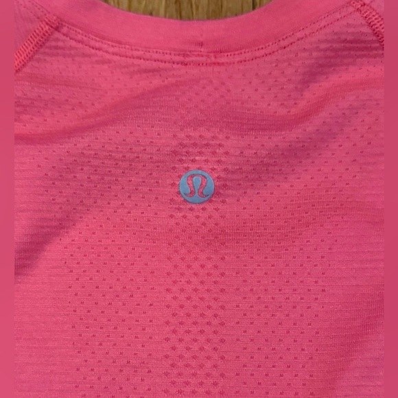 Lululemon Swiftly Tech Short-Sleeve Shirt 2.0 in Lip Gloss Size 8 - Picture 7 of 7